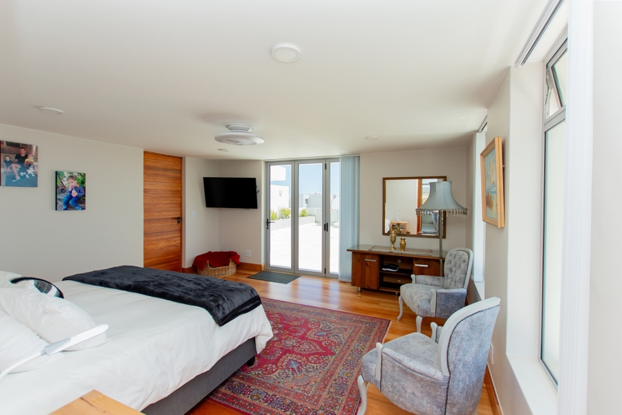 5 Bedroom Property for Sale in Paradise Beach Western Cape